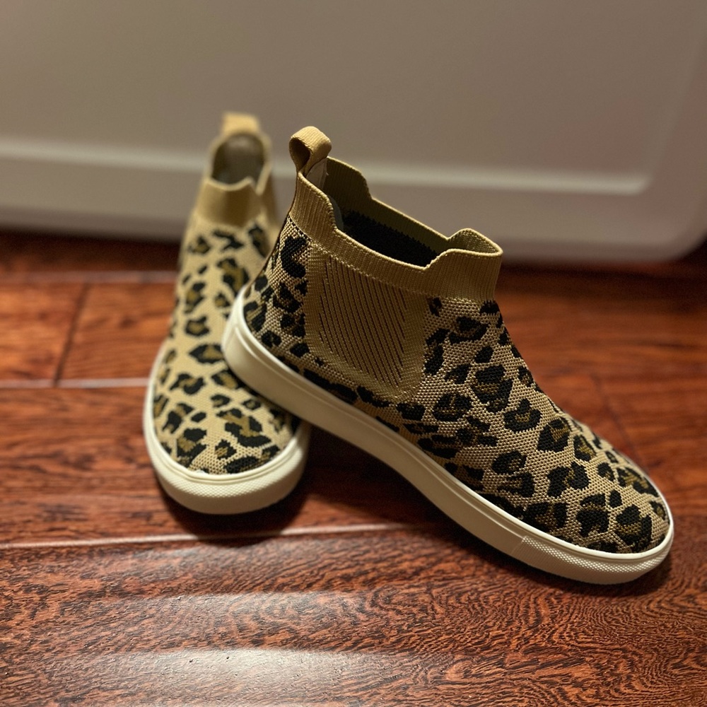 Cheetah print sneakers, never worn, size 7